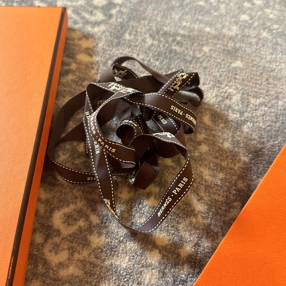 HERMES (2) BOXS SHOPPING BAG AND (2) RIBBONS HERMES - Picture 5 of 12